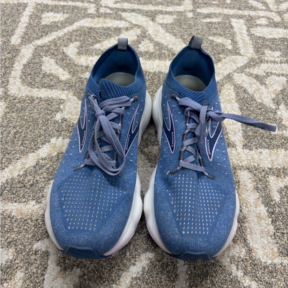 Blue and white Brooks running shoes #running 
#trainers
#navyblue
#stayactive